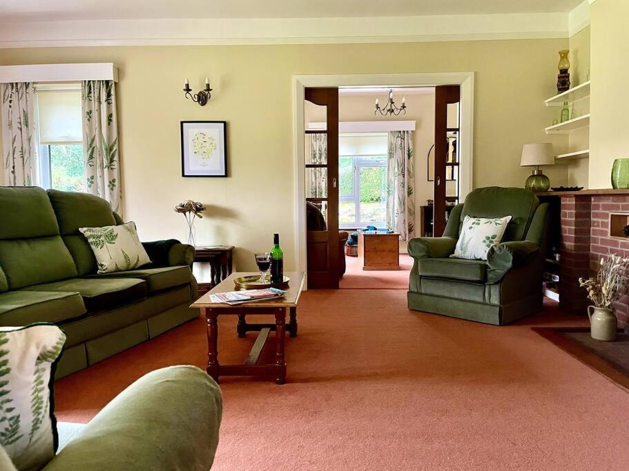 A Spacious Hidden Gem With Hot Tub, Lovely Garden & Views Kington  Exterior foto