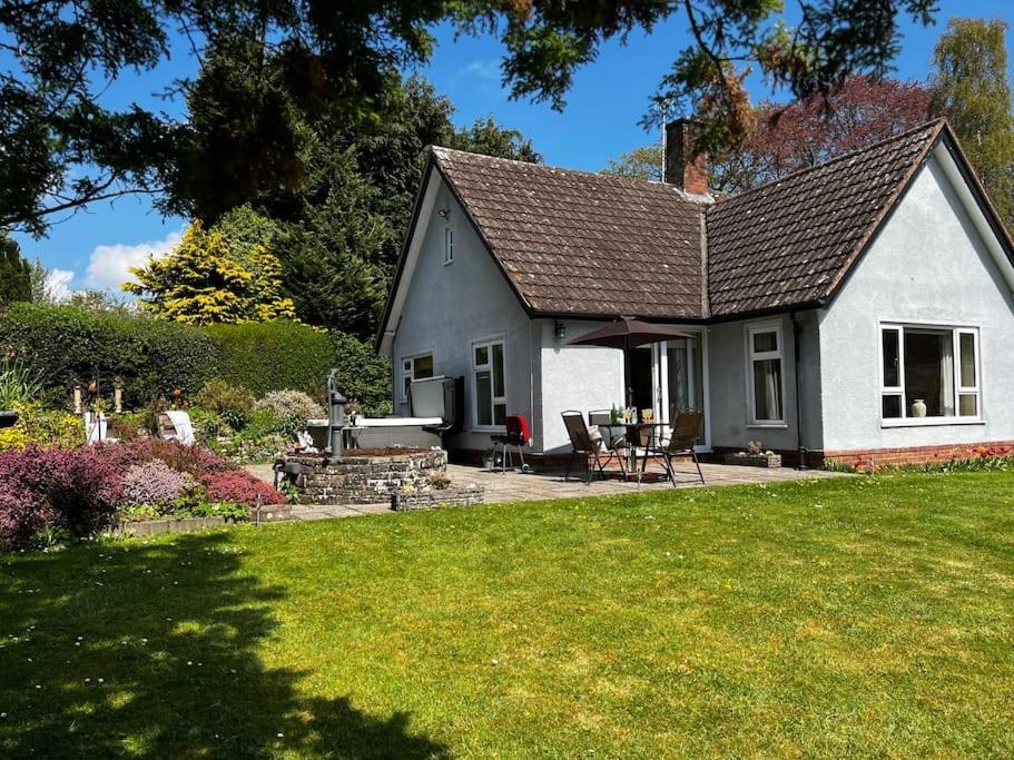 A Spacious Hidden Gem With Hot Tub, Lovely Garden & Views Kington  Exterior foto